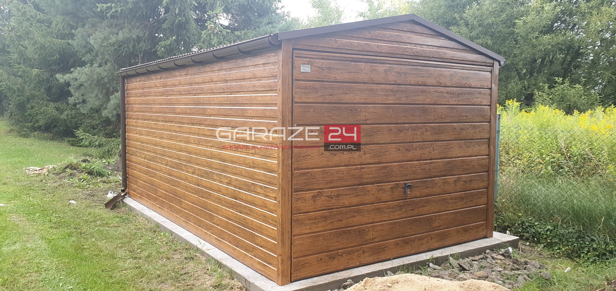 Garaż blaszany na zgłoszenie, 3x5m, jasny orzech, filc pod dachem, rynny PCV, wzmocniony profilem zamkniętym ocynkowanym