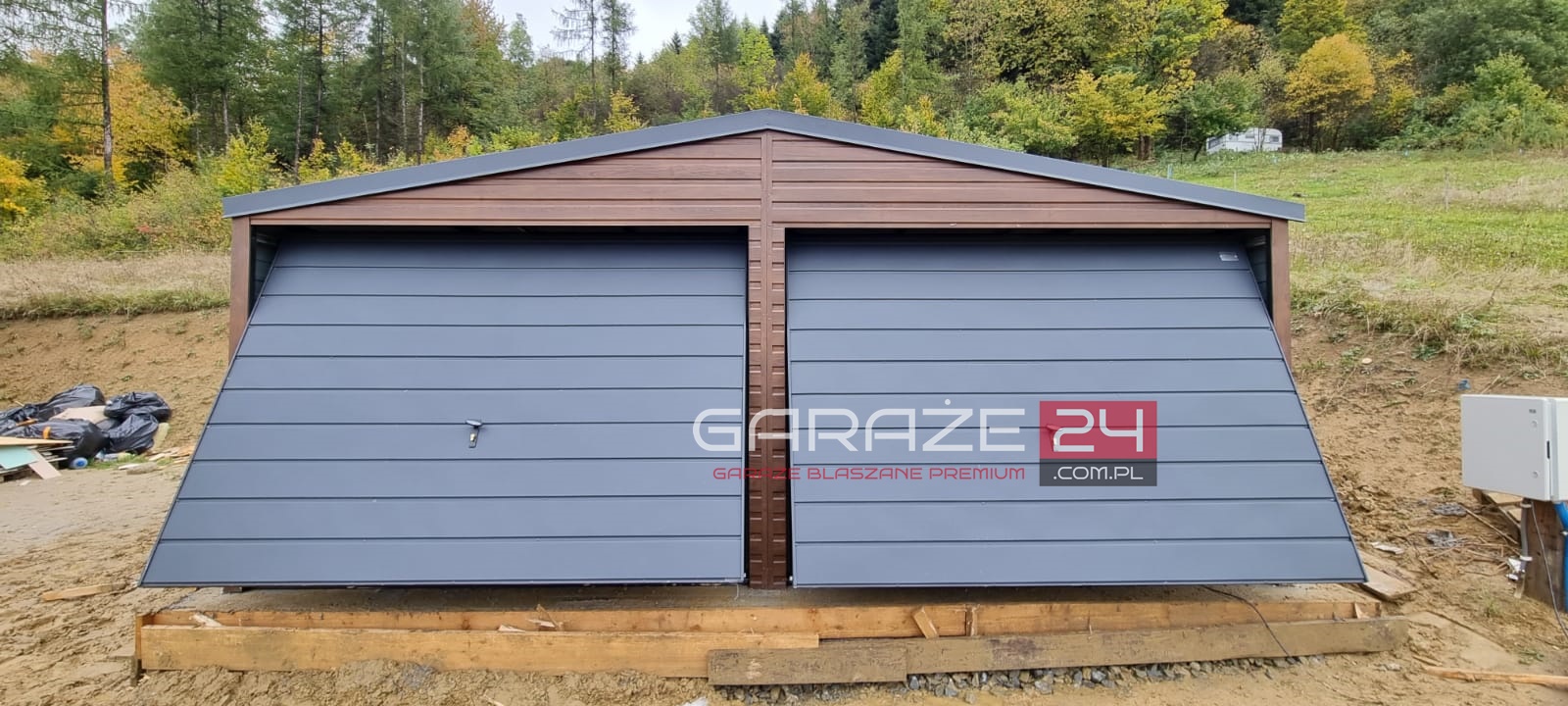 Garaż blaszany na zgłoszenie, 6×5,8m, do 35m2, ciemny orzech, filc, okno, blachodachówka, drzwi, wzmocniony profilem zamkniętym ocynkowanym
