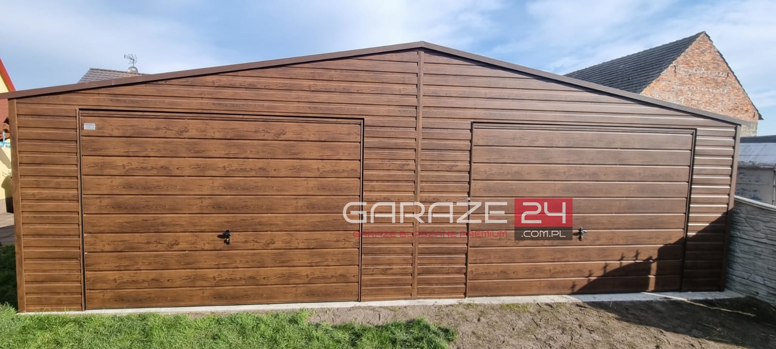 Garaż blaszany PREMIUM 8x6m, ciemny orzech, dwie bramy uchylne, wzmocniony profilem zamkniętym ocynkowanym, montaż GRATIS