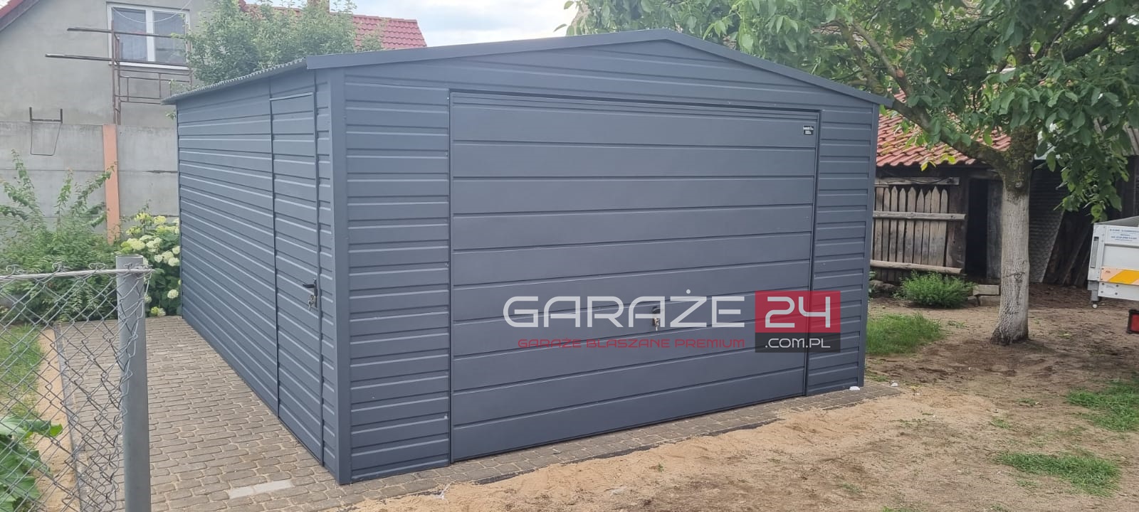 Garaż blaszany na zgłoszenie, 4x5m, grafit mat, brama uchylna, wzmocniony profilem zamkniętym ocynkowanym Garaż blaszany na zgłoszenie, 4x5m, grafit mat, brama uchylna, wzmocniony profilem zamkniętym ocynkowanym