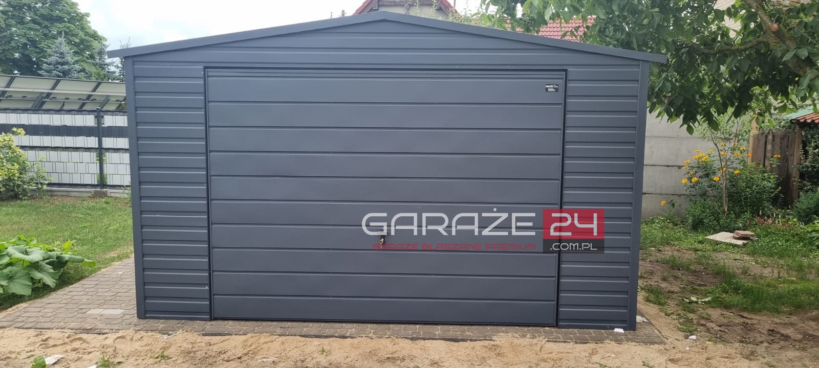 Garaż blaszany na zgłoszenie, 4x5m, grafit mat, brama uchylna, wzmocniony profilem zamkniętym ocynkowanym Garaż blaszany na zgłoszenie, 4x5m, grafit mat, brama uchylna, wzmocniony profilem zamkniętym ocynkowanym