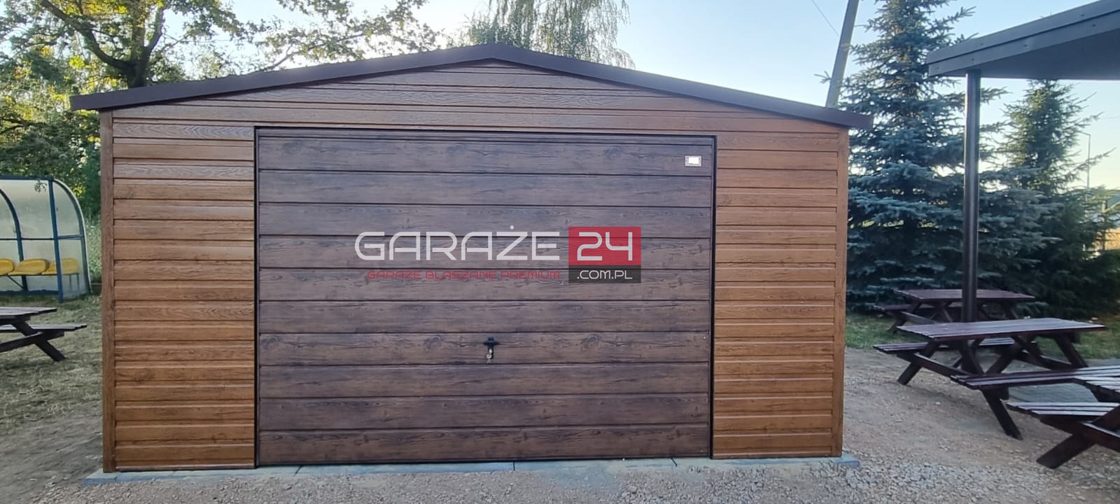 Garaż blaszany na zgłoszenie, 4x6m, jasny orzech + ciemny orzech, brama uchylna, wzmocniony profilem zamkniętym ocynkowanym