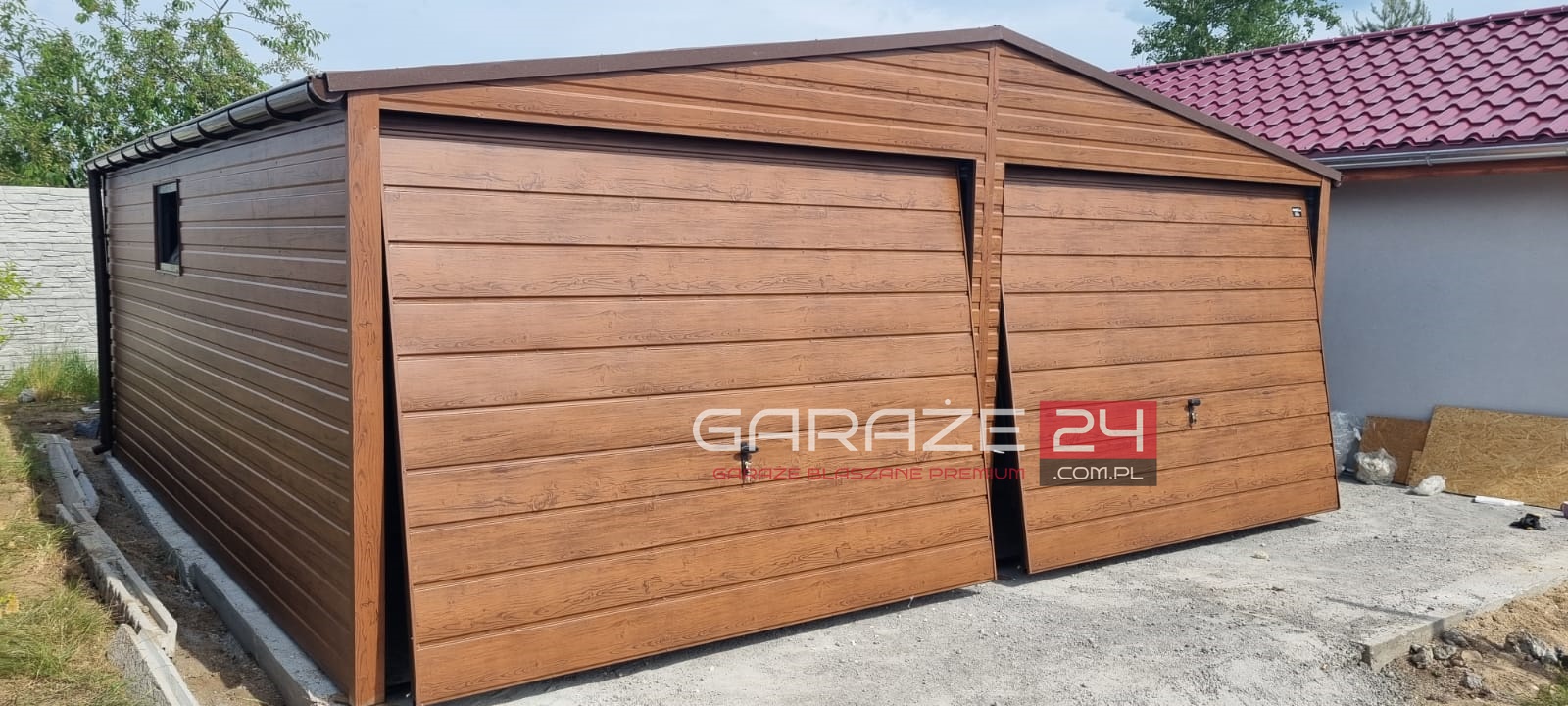 Garaż blaszany na zgłoszenie, 6×5,80m do 35m2, ciemny orzech, dwie bramy uchylne, wzmocniony profilem zamkniętym ocynkowanym