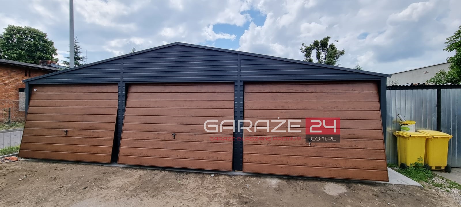 Garaż blaszany PREMIUM 9x5m, grafit mat + orzech, trzy bramy uchylne, wzmocniony profilem zamkniętym ocynkowanym, montaż GRATIS