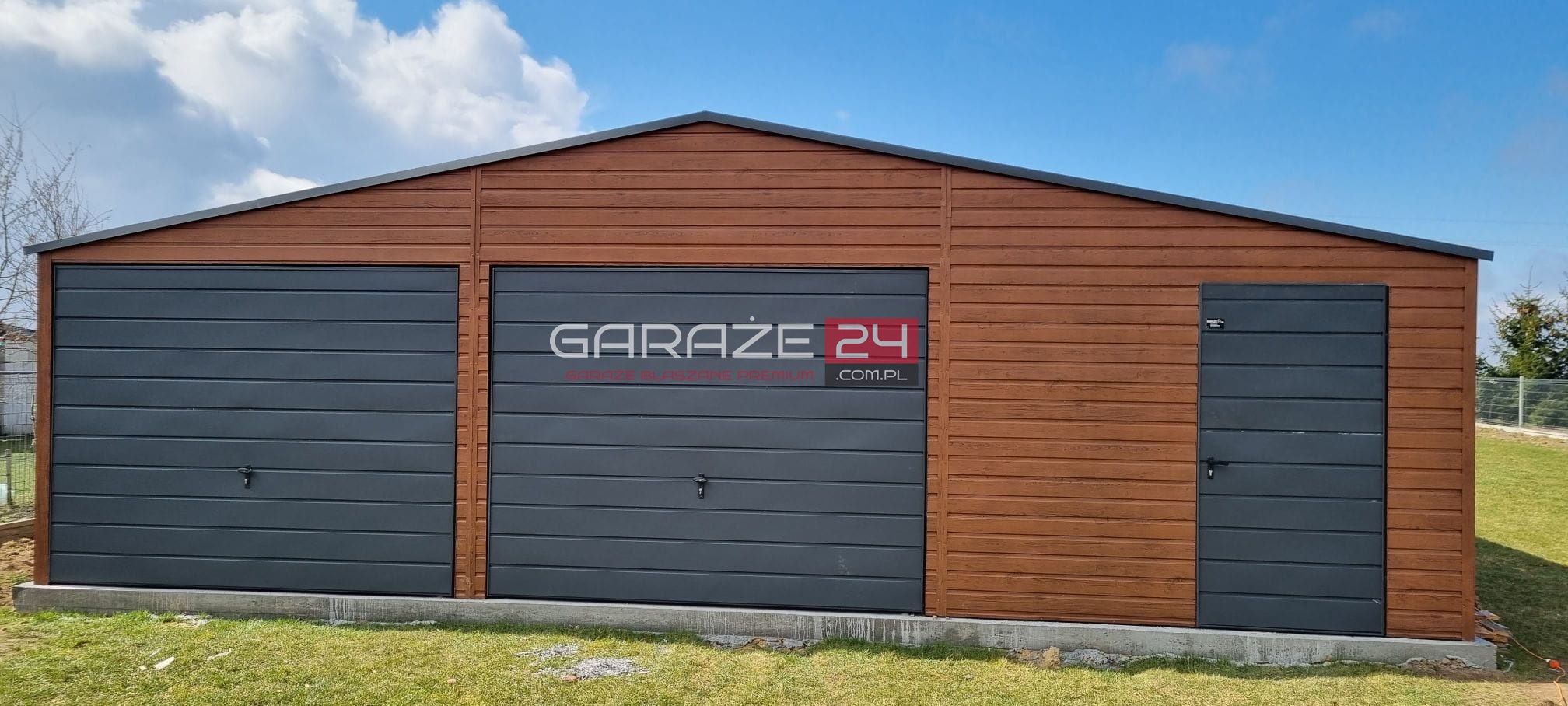 Garaż blaszany Premium 9x6m ciemny orzech + grafit mat, dwie bramy uchylne + drzwi, wzmocniony profilem zamkniętym ocynkowanym, montaż GRATIS