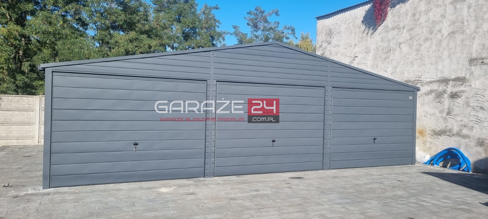 Garaż blaszany PREMIUM 9x6m grafit mat, trzy bramy uchylne, wzmocniony profilem zamkniętym ocynkowanym, montaż GRATIS