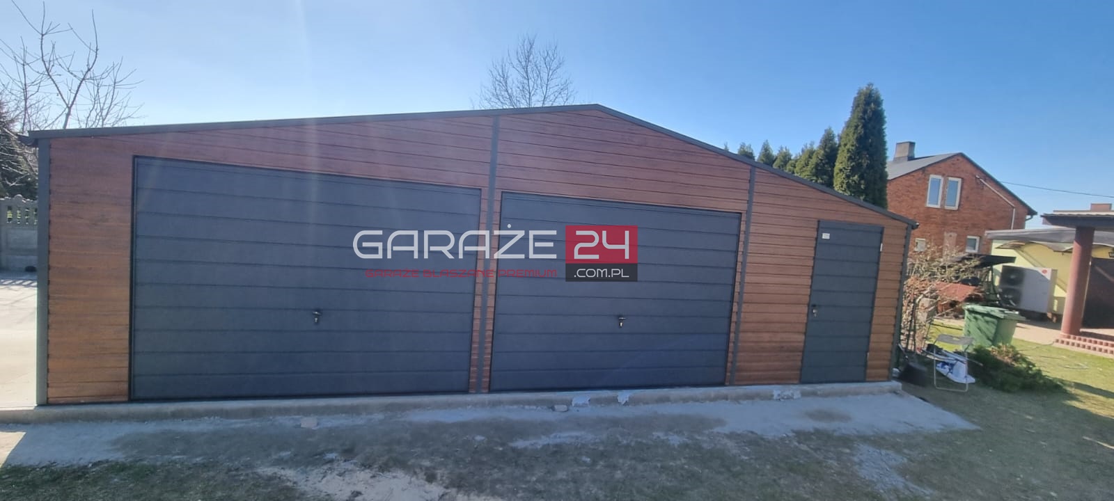 Garaż blaszany PREMIUM, 9x6m, ciemny orzech + grafit mat, dwie bramy uchylne + drzwi, wzmocniony profilem zamkniętym ocynkowanym