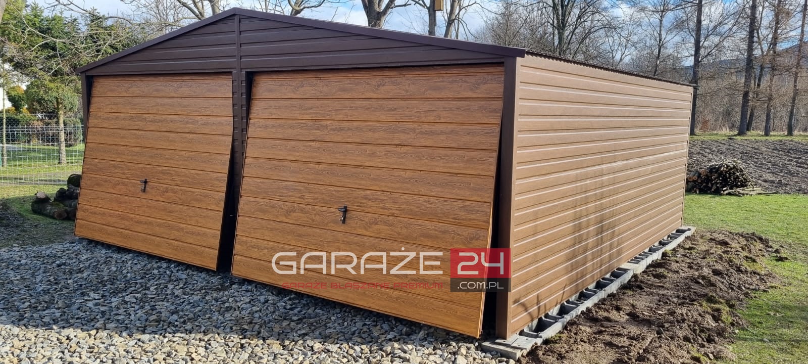 Garaż blaszany  6×5,80m do 35m2, ciemny orzech + jasny orzech, dwie bramy uchylne, wzmocniony profilem zamkniętym ocynkowanym, montaż GRATIS
