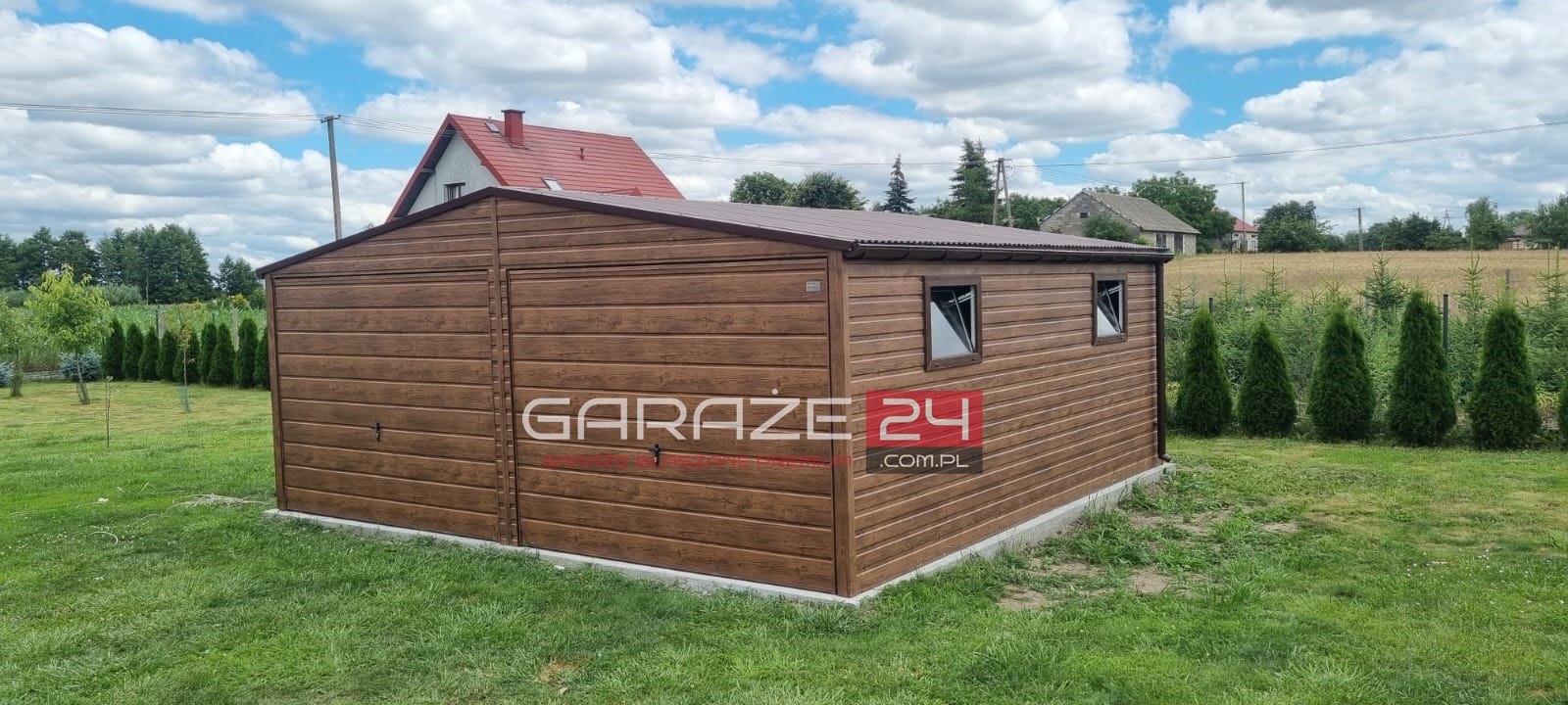Garaż blaszany 6×5,80m, do 35m2, ciemny orzech, dwie bramy uchylne, rynny PCV, dwa okna, wzmocniony profilem zamkniętym ocynkowanym, montaż GRATIS