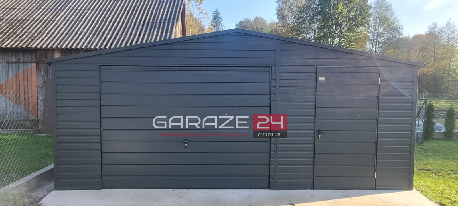Garaż blaszany na zgłoszenie PREMIUM 5,5x6m grafit mat, brama uchylna + drzwi, wzmocniony profilem zamkniętym ocynkowanym