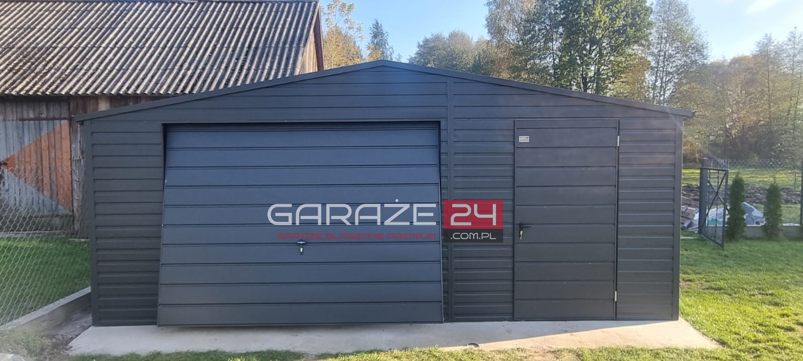 Garaż blaszany na zgłoszenie PREMIUM 5,5x6m grafit mat, brama uchylna + drzwi, wzmocniony profilem zamkniętym ocynkowanym