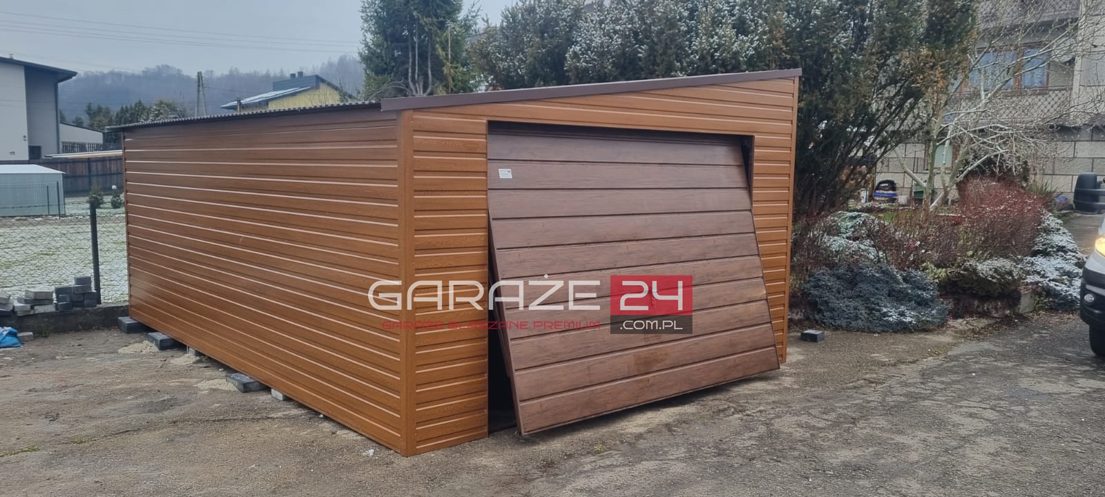 Garaż blaszany PREMIUM 4x6m złoty dąb + ciemny orzech, brama uchylna, wzmocniony profilem zamkniętym ocynkowanym