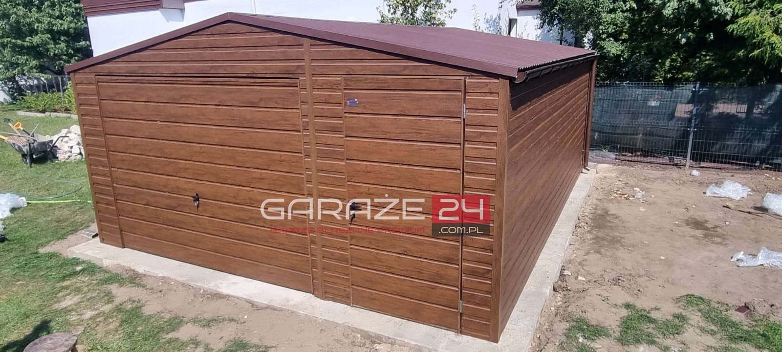 Garaż blaszany PREMIUM 5x6m, na zgłoszenie do35m2, ciemny orzech, brama uchylna, drzwi, wzmocniony profilem zamkniętym ocynkowanym. Montaż w cenie. Garaż blaszany PREMIUM 5x6m, na zgłoszenie do35m2, ciemny orzech, brama uchylna, drzwi, wzmocniony profilem zamkniętym ocynkowanym