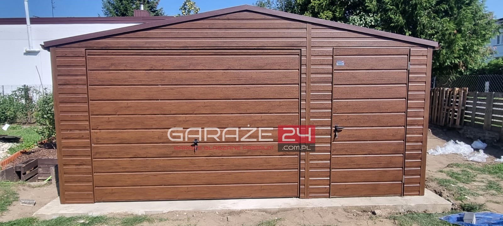 Garaż blaszany PREMIUM 5x6m, na zgłoszenie do35m2, ciemny orzech, brama uchylna, drzwi, wzmocniony profilem zamkniętym ocynkowanym. Montaż w cenie. Garaż blaszany PREMIUM 5x6m, na zgłoszenie do35m2, ciemny orzech, brama uchylna, drzwi, wzmocniony profilem zamkniętym ocynkowanym