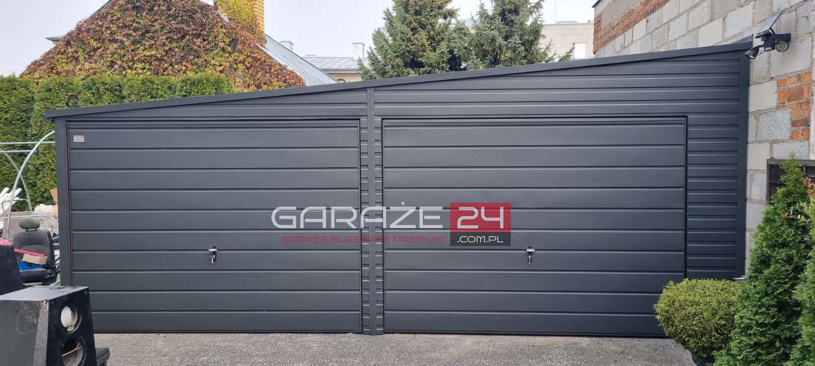Garaż blaszany Premium 6,5x6m, spad w lewo, dwie bramy uchylne, drzwi wejściowe, wzmocniony profilem zamkniętym ocynkowanym