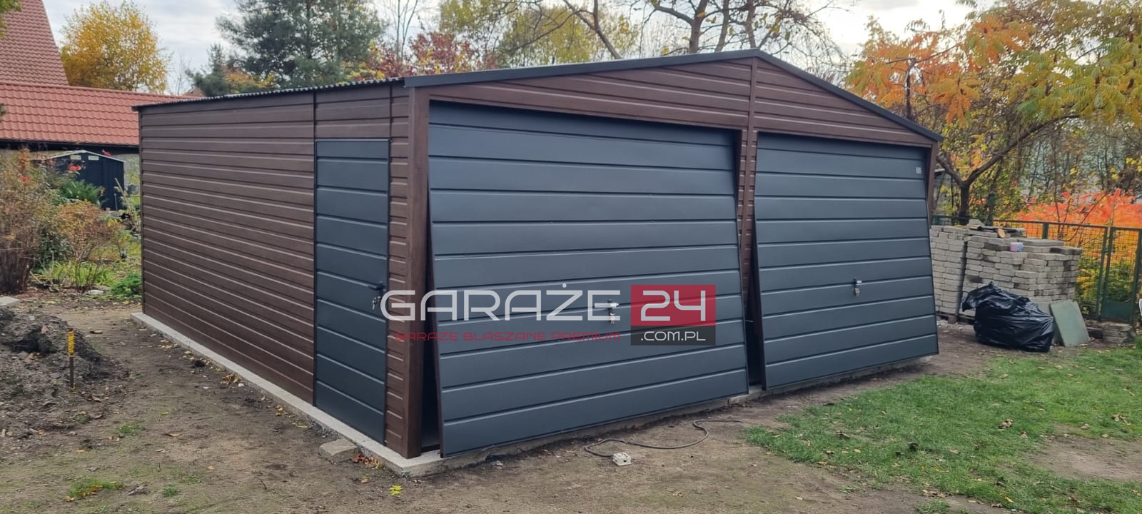 Garaż blaszany PREMIUM 6×5,80m, do 35m2 na zgłoszenie, ciemny orzech + grafit, podwyższony o 10cm, drzwi wejściowe, wzmocniony profilem zamkniętym ocynkowanym
