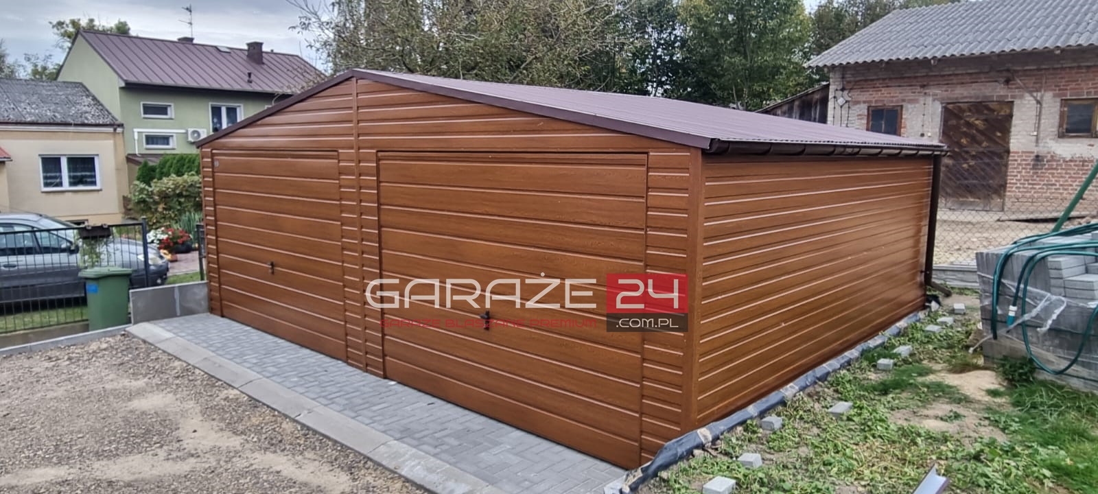 Garaż blaszany PREMIUM 7x6m złoty dąb, dwie bramy uchylne, wzmocniony profilem zamkniętym ocynkowanym. Montaż w cenie. Garaż blaszany PREMIUM 7x6m złoty dąb, dwie bramy uchylne, wzmocniony profilem zamkniętym ocynkowanym