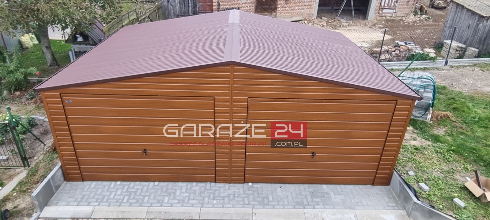 Garaż blaszany PREMIUM 7x6m złoty dąb, dwie bramy uchylne, wzmocniony profilem zamkniętym ocynkowanym. Montaż w cenie. Garaż blaszany PREMIUM 7x6m złoty dąb, dwie bramy uchylne, wzmocniony profilem zamkniętym ocynkowanym