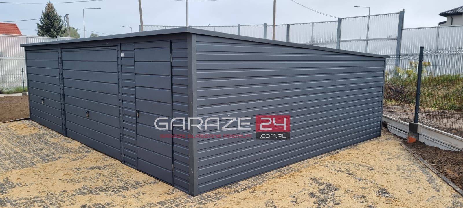 Garaż blaszany PREMIUM 8x6m, grafit mat, dwie bramy uchylne + drzwi, wzmocniony profilem zamkniętym ocynkowanym