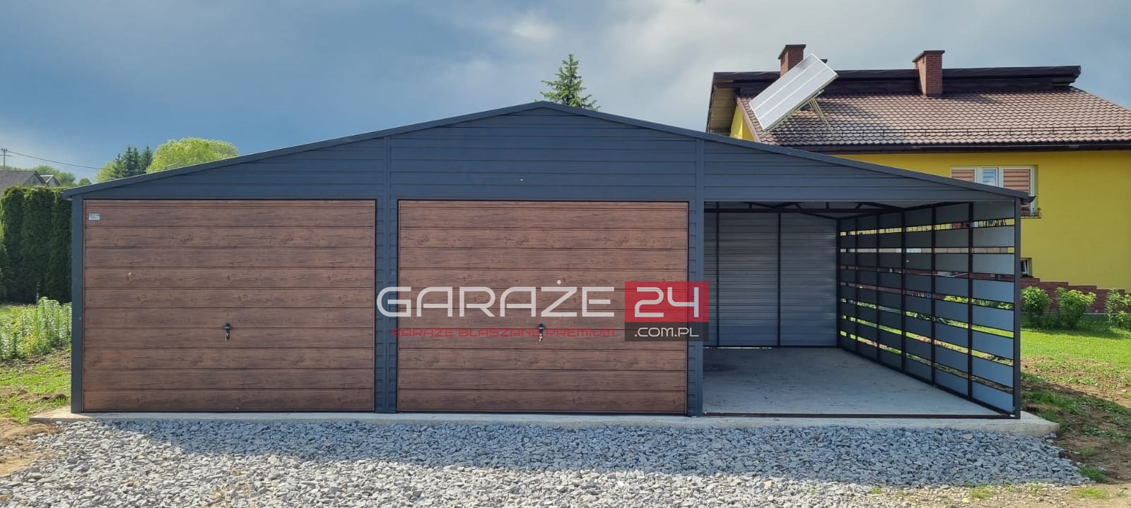 Garaż blaszany Premium, 9m (6m garaż + 3m wiata) 6m długi, grafit mat + ciemny orzech, wzmocniony profilem zamkniętym ocynkowanym