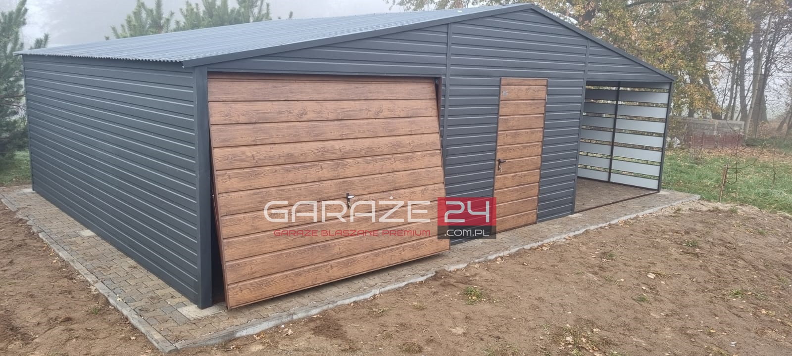 Garaż blaszany Premium, 9m szeroki (6m garaż + 3m wiata) 6m długi, brama uchylna, drzwi, wzmocniony profilem zamkniętym ocynkowanym