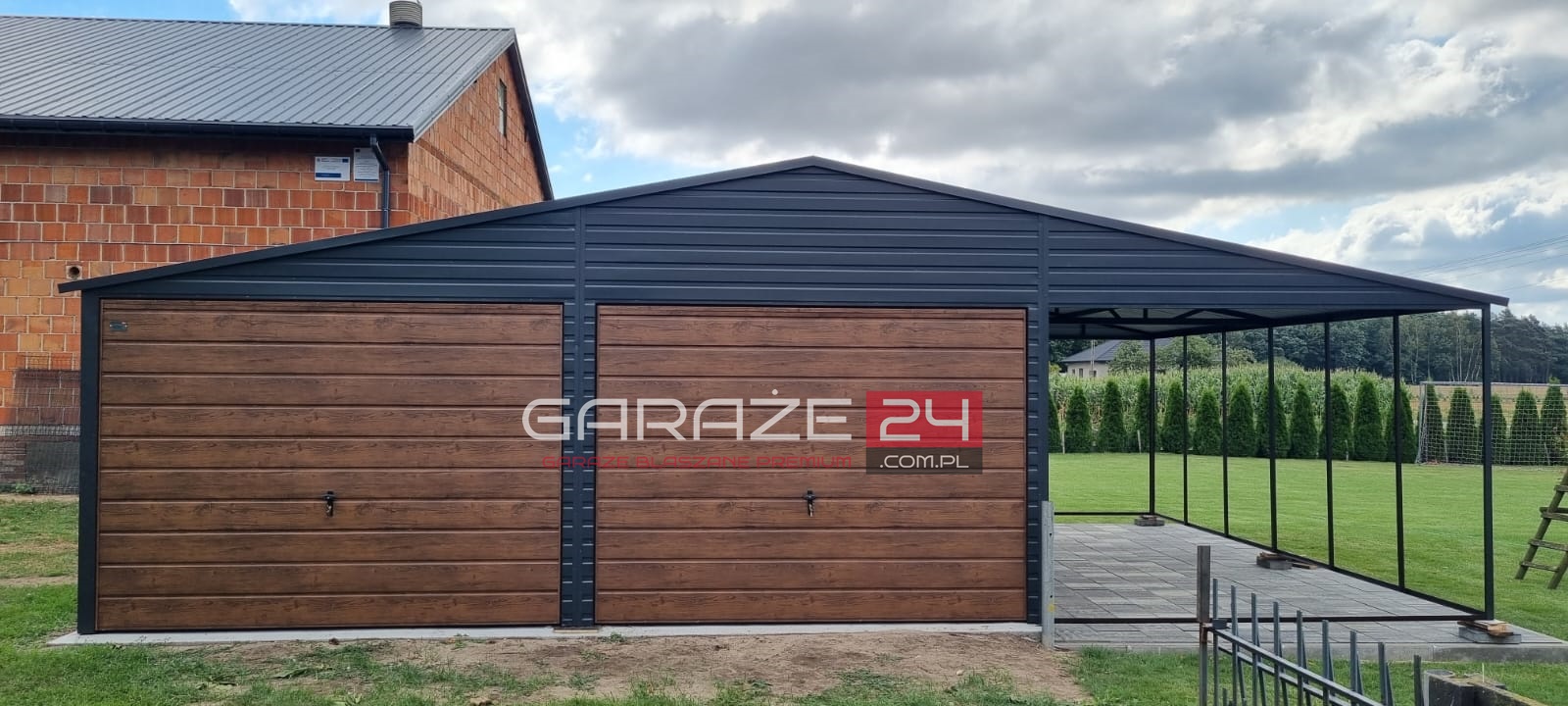 Garaż blaszany PREMIUM 9m szeroki (6m garaż + 3m wiata) 6m długi, grafit mat + orzech, wzmocniony profilem zamkniętym ocynkowanym, montaż GRATIS