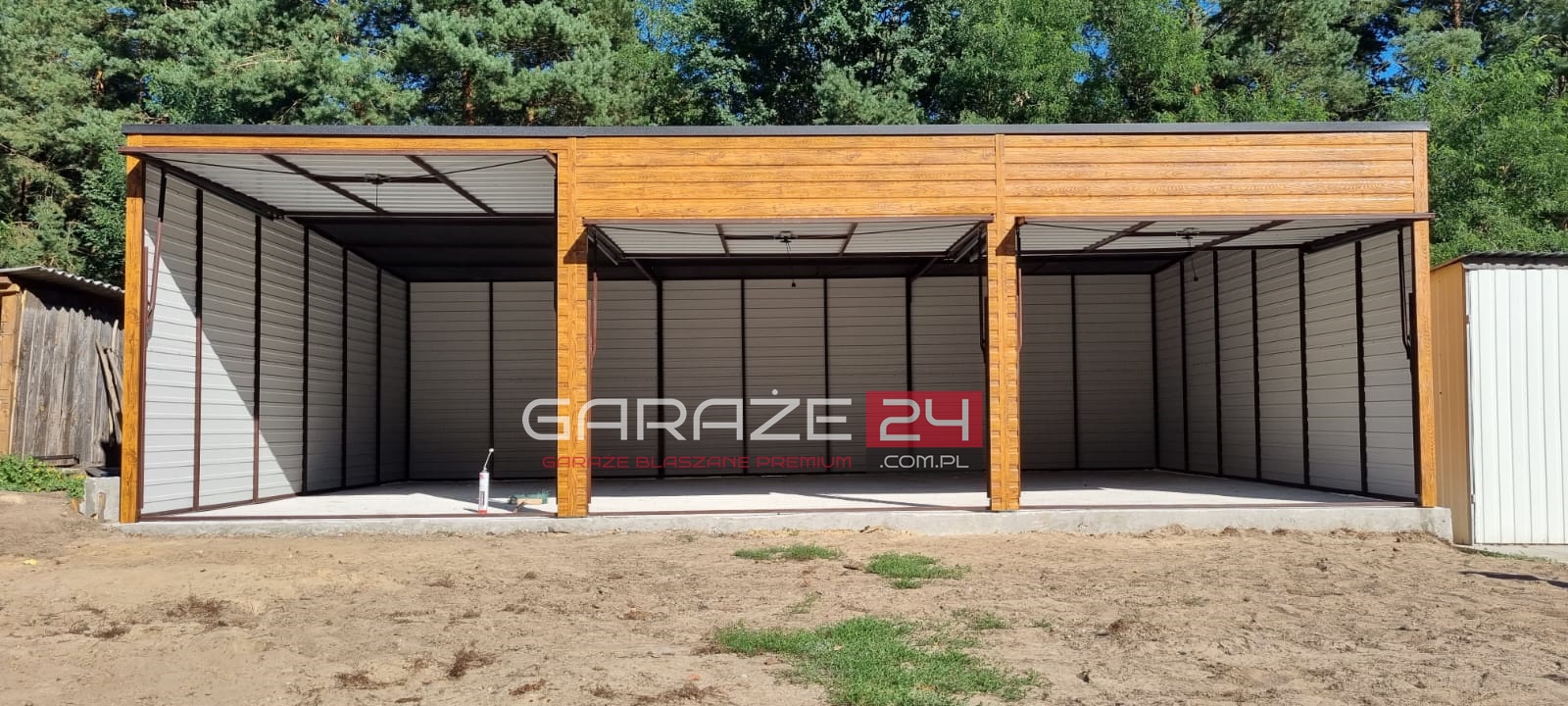 Garaż blaszany PREMIUM 9x6m, podwyższony o 40cm, trzy bramy uchylne, automat do wyższej bramy, wzmocniony profilem zamkniętym ocynkowanym