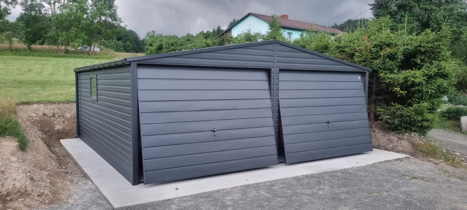 Garaż blaszany Premium 6x5m , do 35m2, grafit mat, dwie bramy uchylne, wzmocniony profilem zamkniętym ocynkowanym , montaż GRATIS